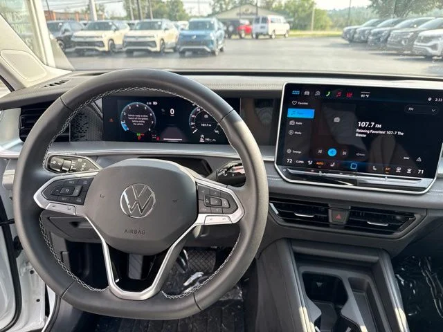 New 2026 Pure White Volkswagen SE image 13