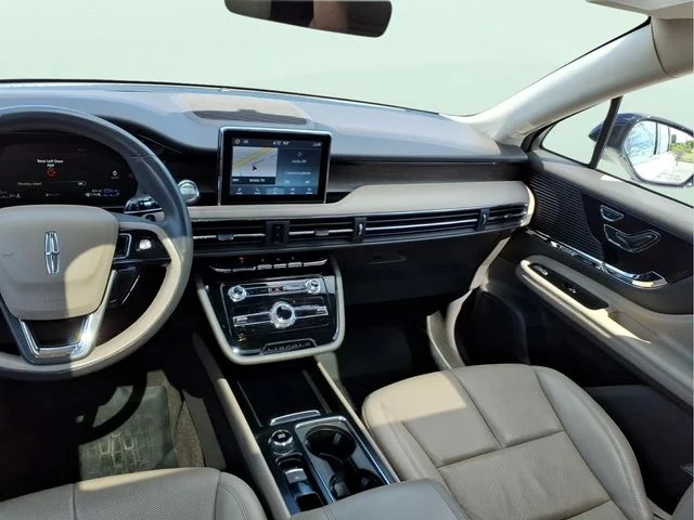 Used 2022 White Lincoln Grand Touring image 13