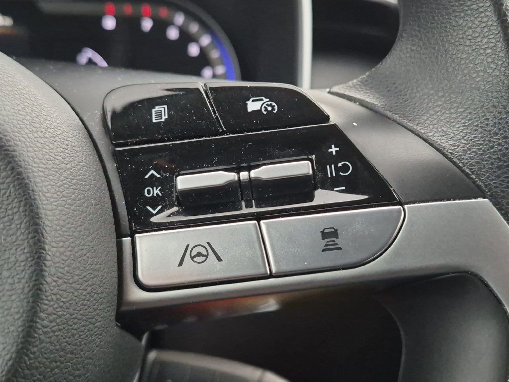 Used 2024 Silver Hyundai SE image 15