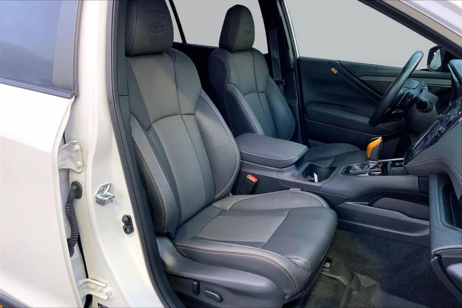 Used 2025 Crystal White Pearl Subaru Wilderness image 16