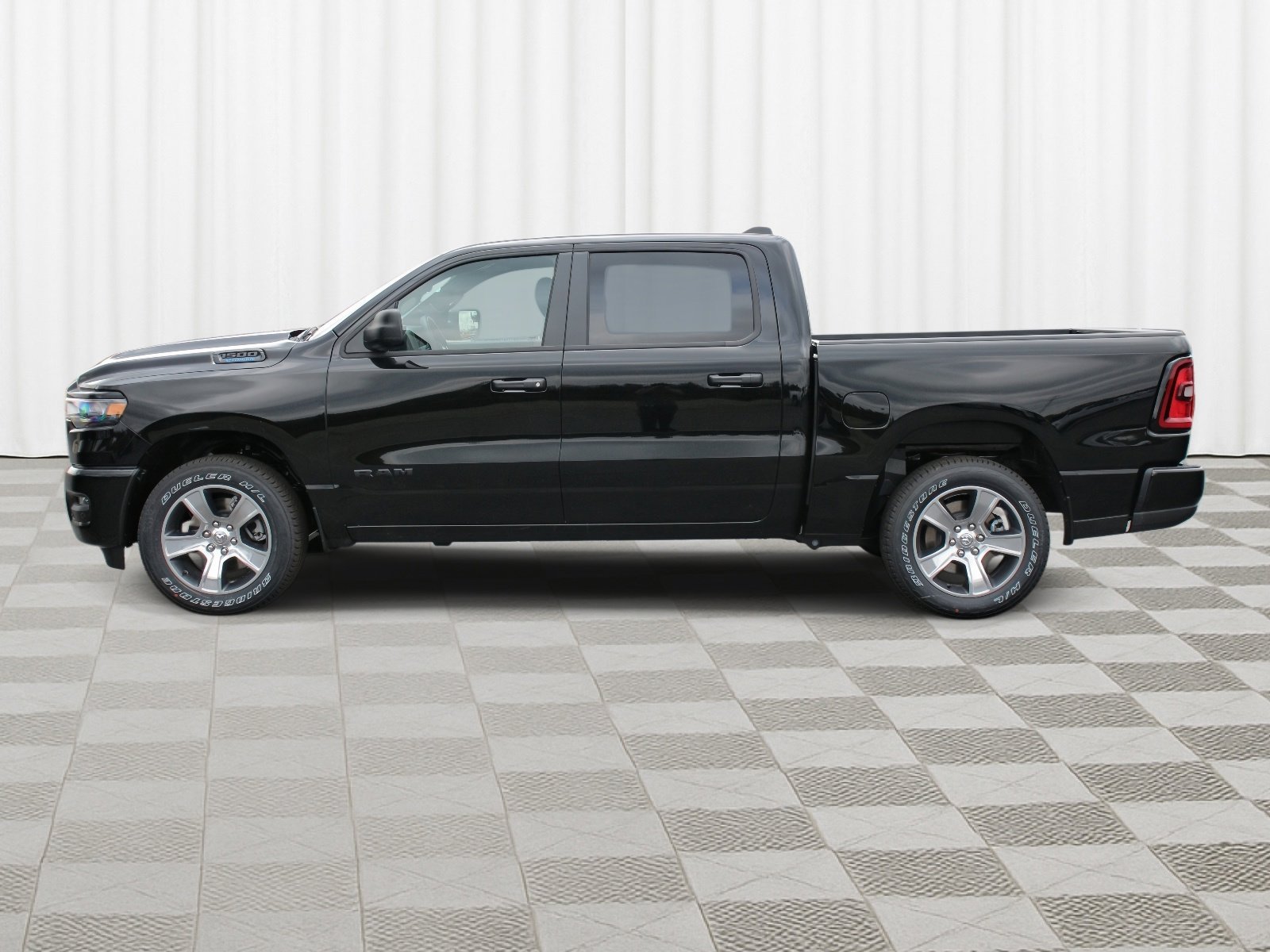 New 2026 Diamond Black Crystal Pearl-Coat Exterior Paint RAM Express image 35