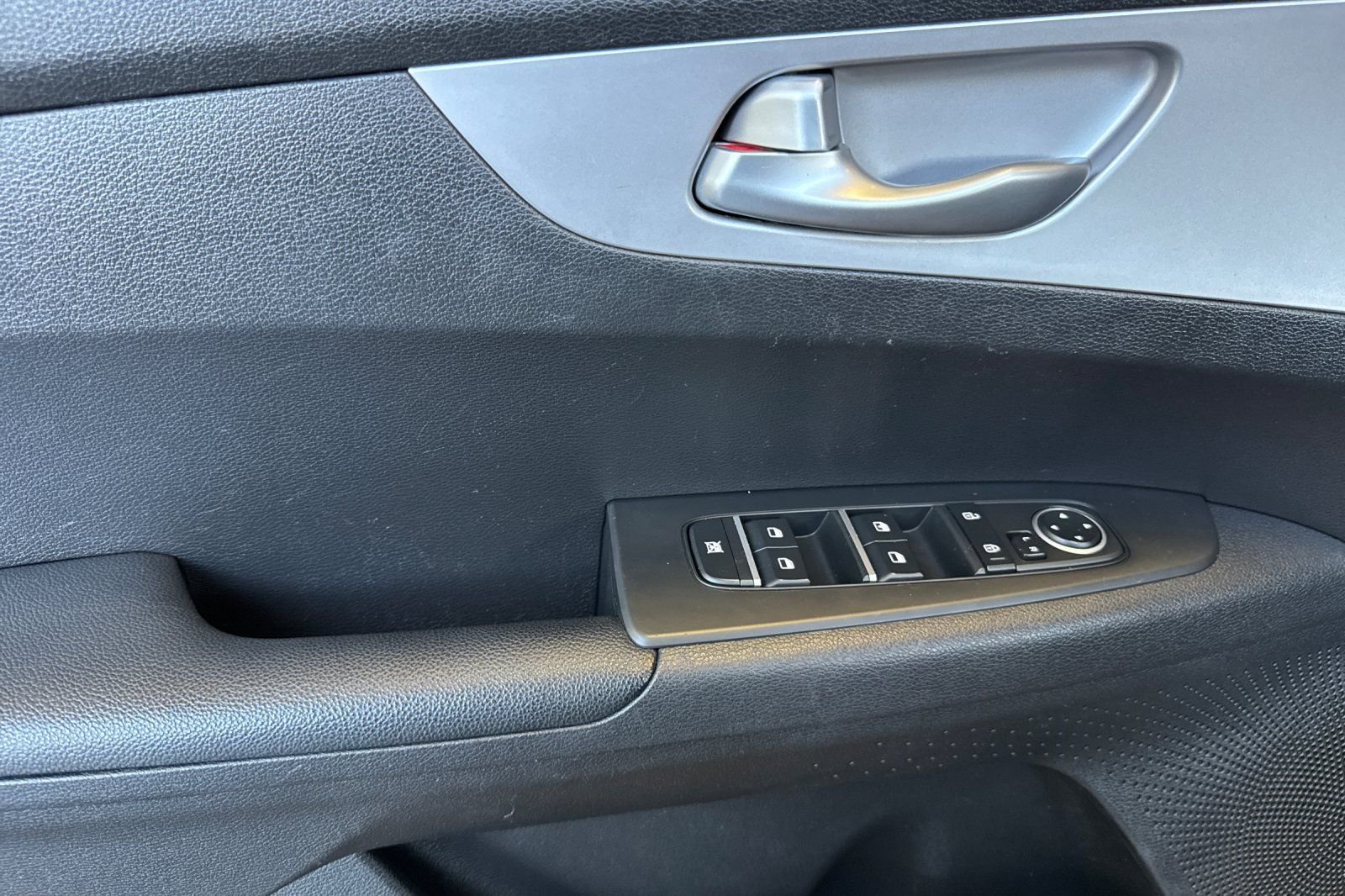 Used 2023 Steel Gray Kia LXS image 10