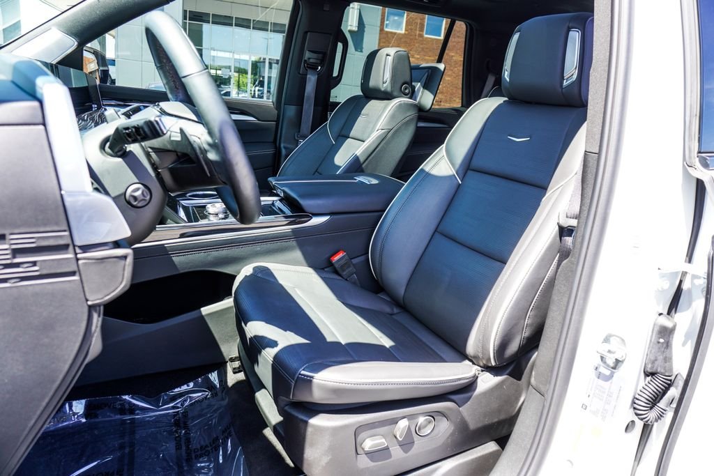 Used 2025 White Cadillac Sport image 6