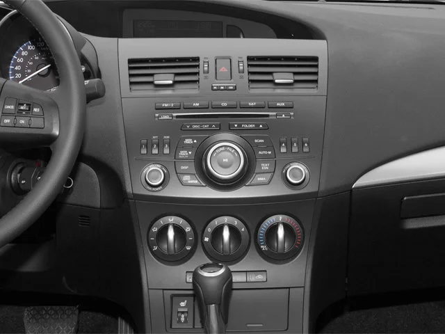 Used 2013  Mazda i Touring image 10