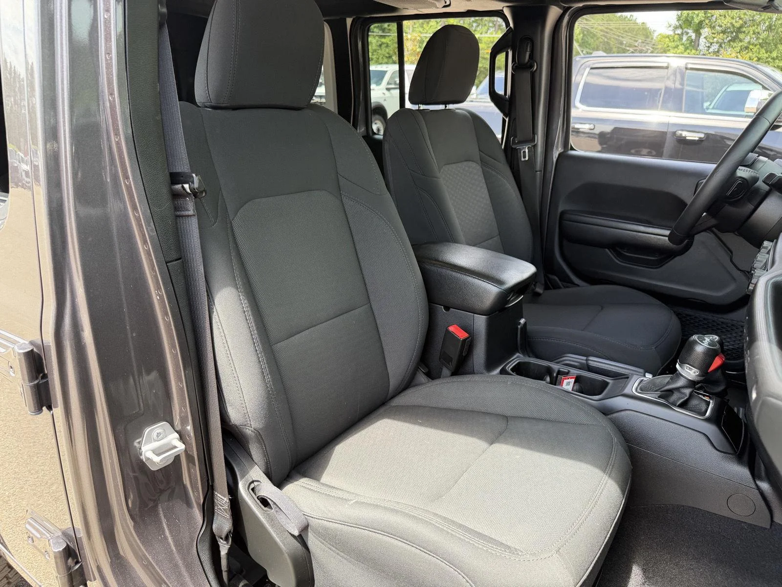 Used 2020 Granite Crystal Metallic Clearcoat Jeep Sport S image 21