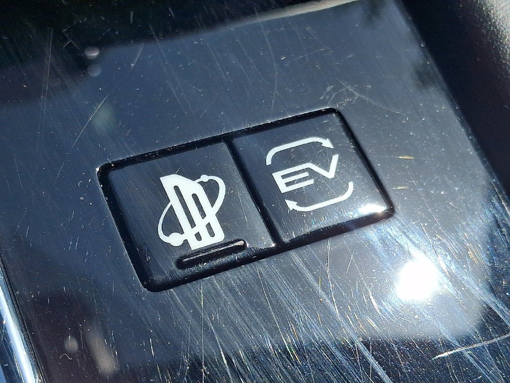 Used 2024 Silver Mitsubishi SEL image 26
