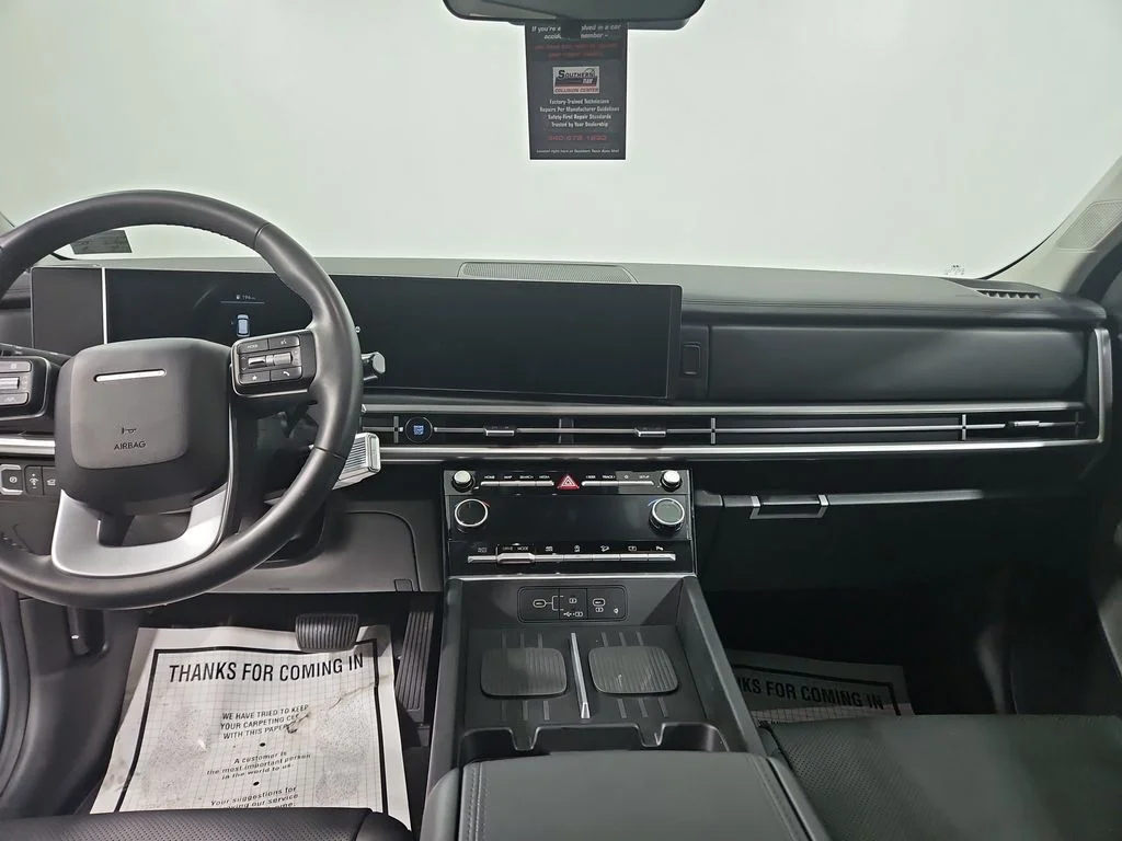 Used 2025 White Hyundai SEL image 19
