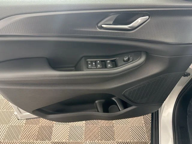Used 2025 Silver Jeep Altitude image 22