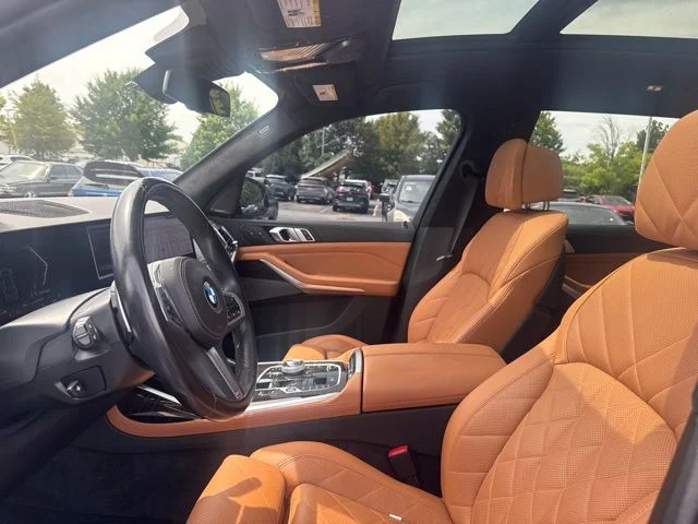 Used 2024 Gray BMW xDrive40i image 9
