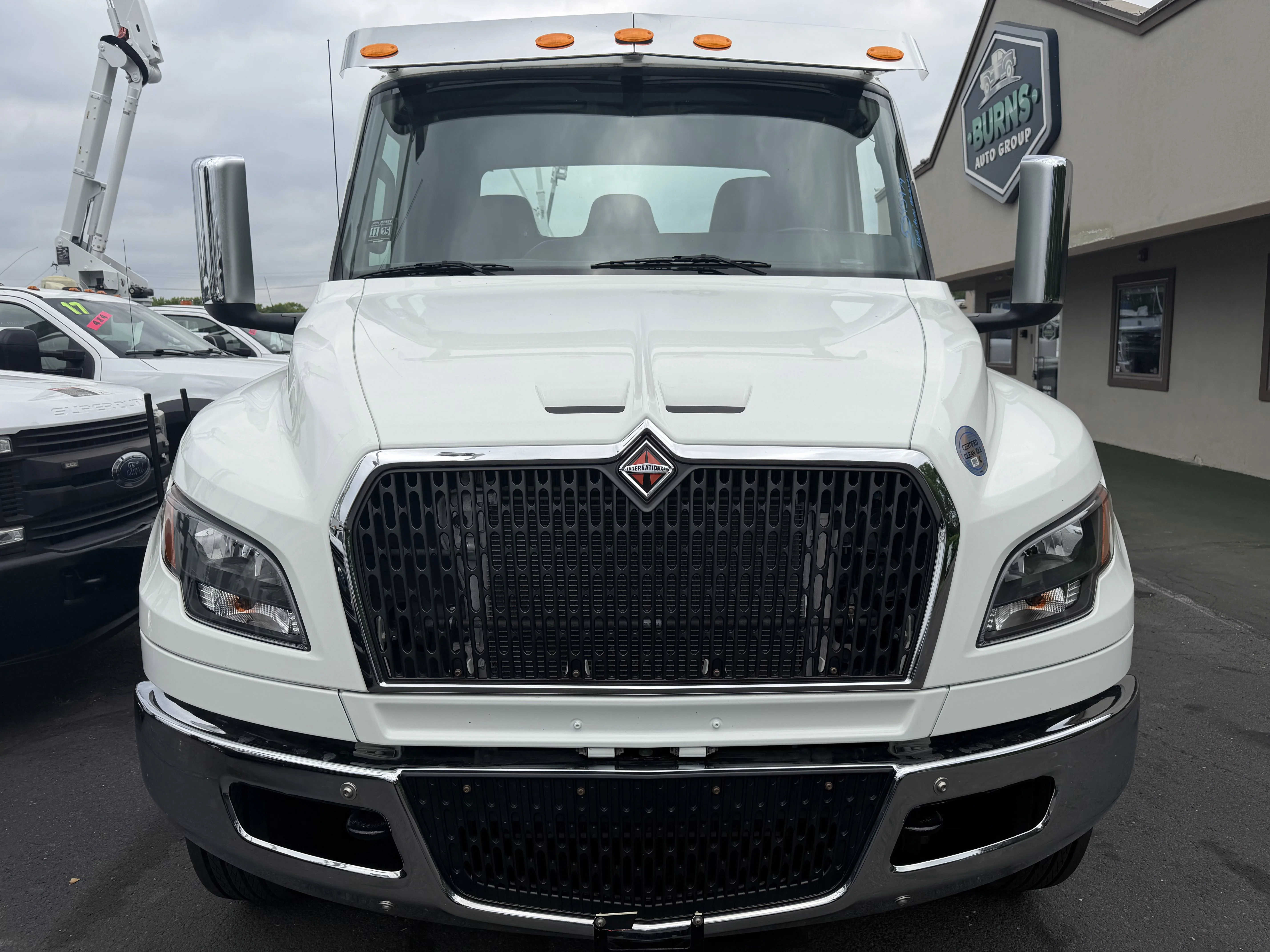 Used 2024 White INTERNATIONAL  image 3