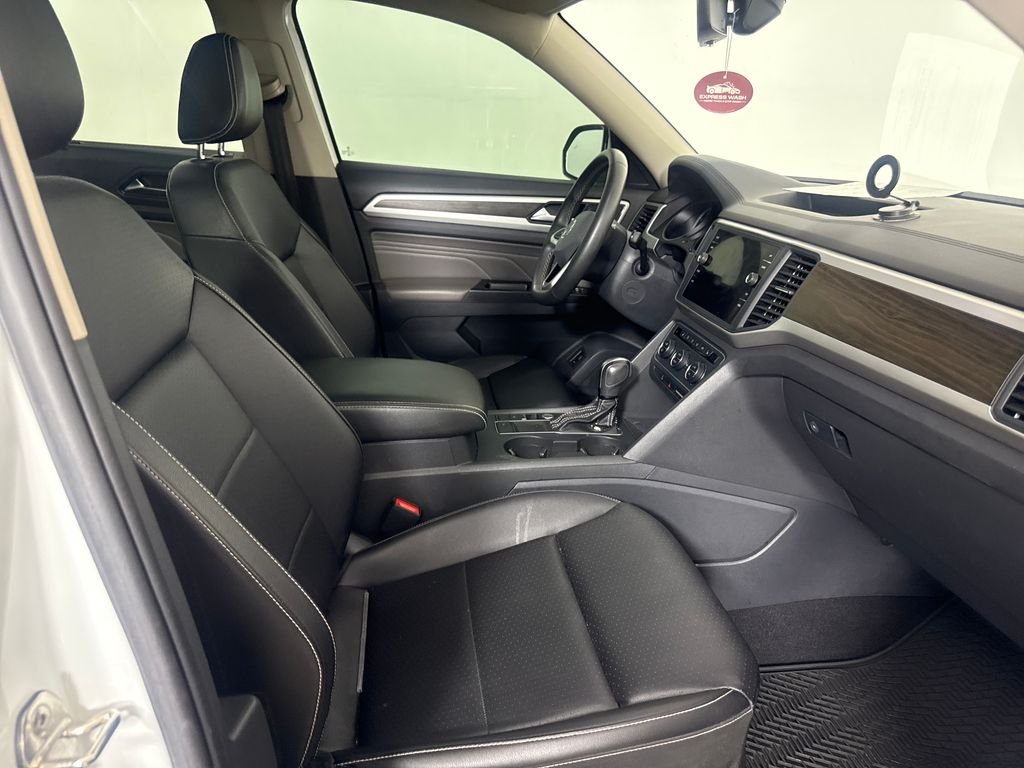 Used 2021 White Volkswagen 3.6L V6 SE w/Technology image 7
