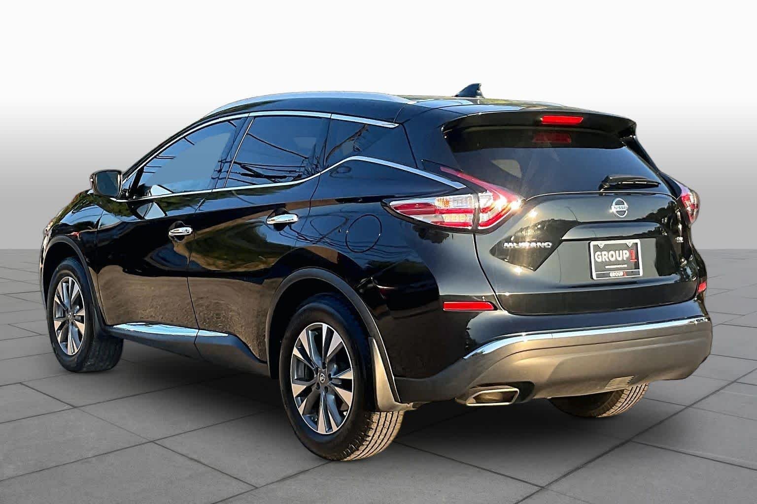 Used 2017 Magnetic Black Metallic Nissan SL image 12
