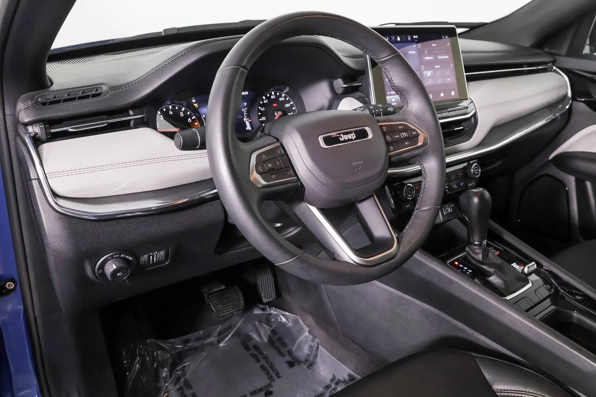 Used 2023 Blue Jeep Limited image 4