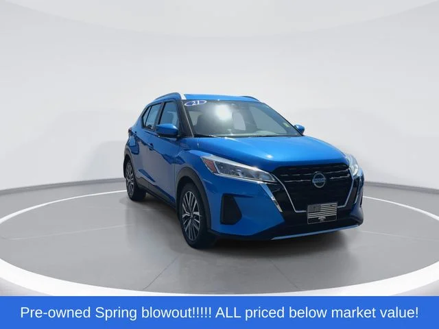 Used 2021 Blue Nissan SV image 2