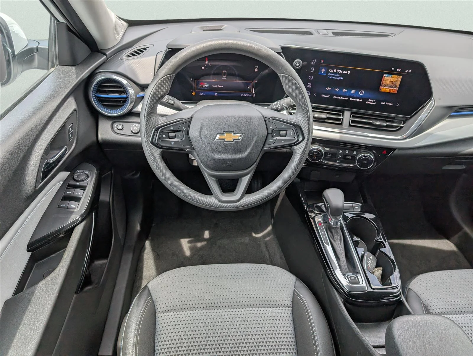 Used 2025 Summit White Chevrolet LT image 25