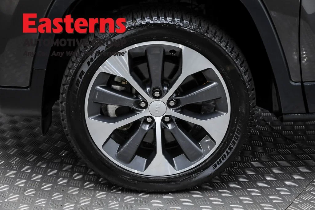 Used 2022 Gray Jeep Limited image 33