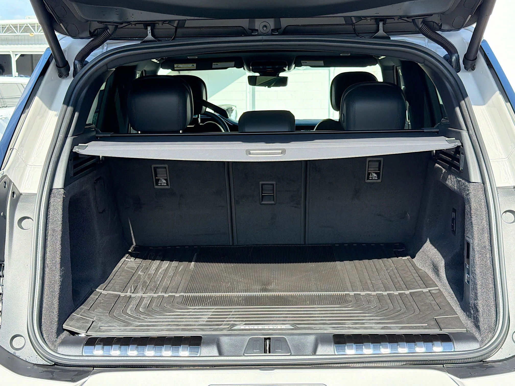 New 2026 Borasco Grey Metallic Land Rover Dynamic SE image 11