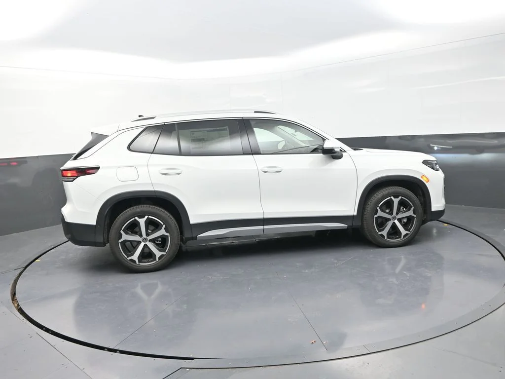 2026 Volkswagen Tiguan SE - Photo 11