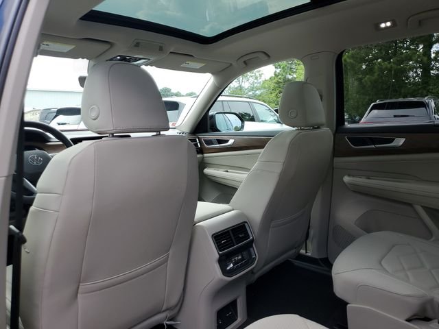New 2026 Black Volkswagen 2.0T SE w/Technology image 11