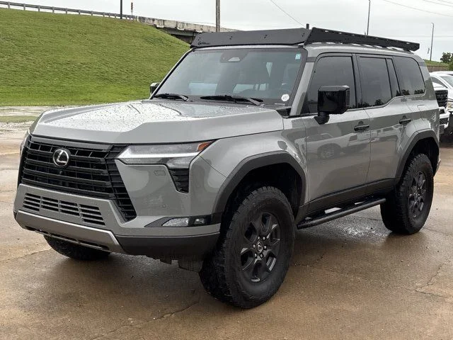 Used 2024  Lexus 550 Overtrail+ image 11