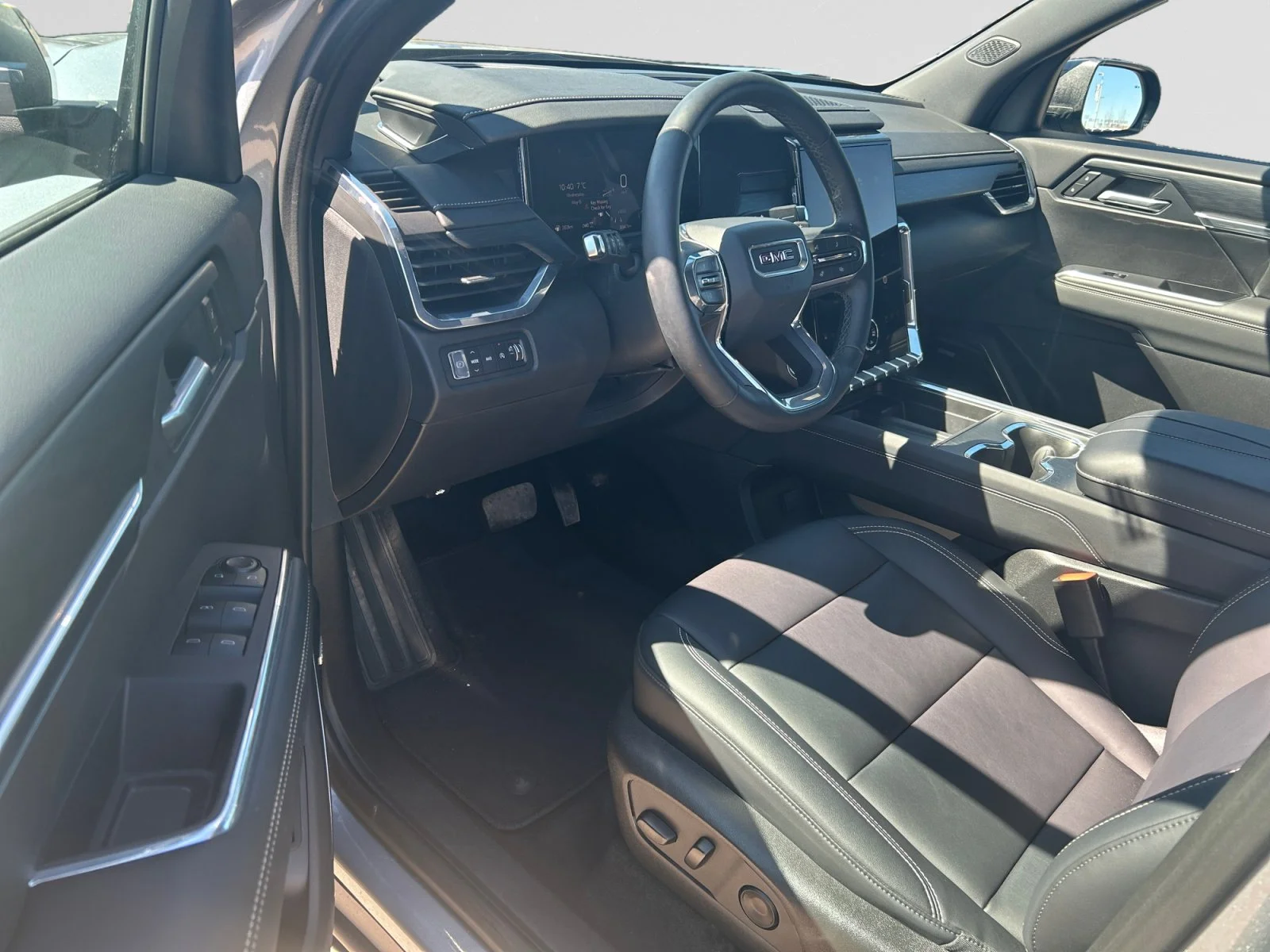 Used 2026 Silver GMC Elevation AWD image 13