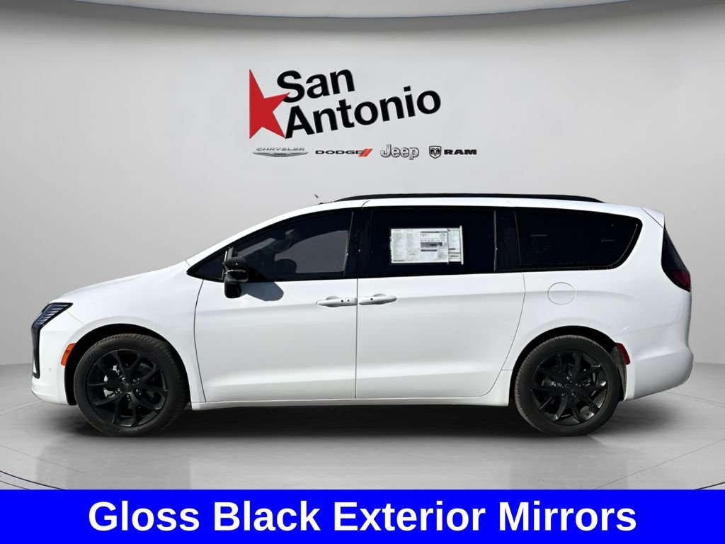 New 2027 Bright White Clear-Coat Exterior Paint Chrysler Limited image 9