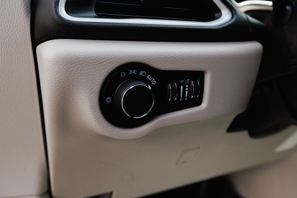 2023 Chrysler Voyager LX - Photo 28