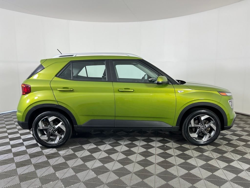 Used 2023 Green Hyundai SEL image 22