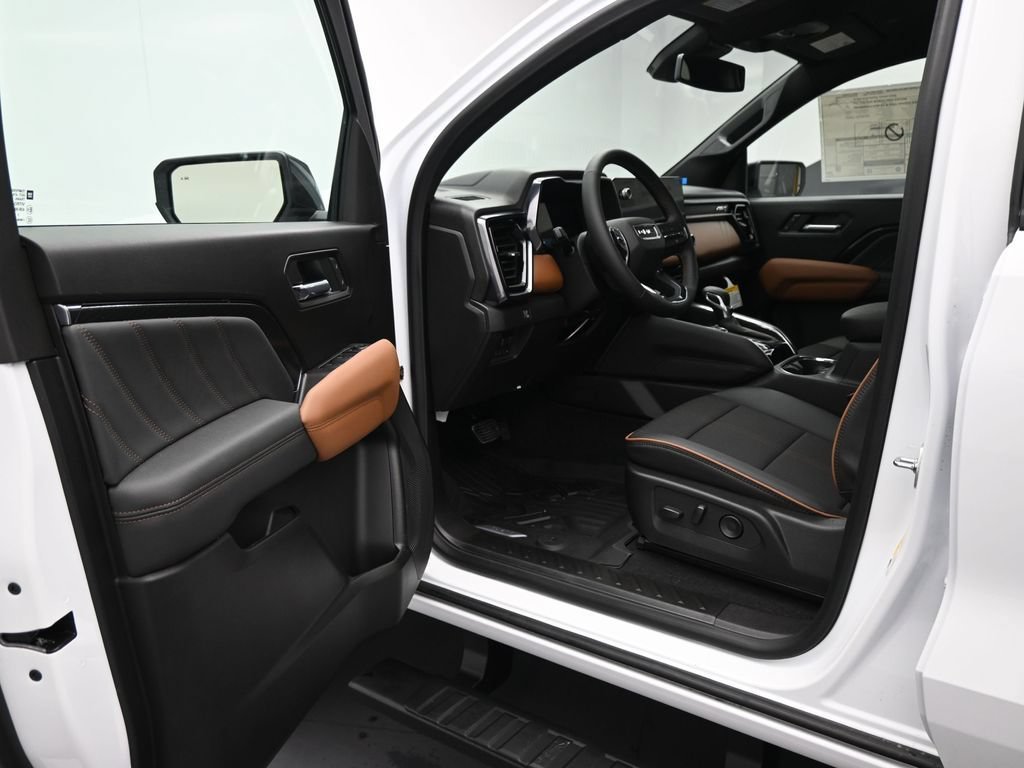 2026 GMC Canyon AT4 - Photo 13