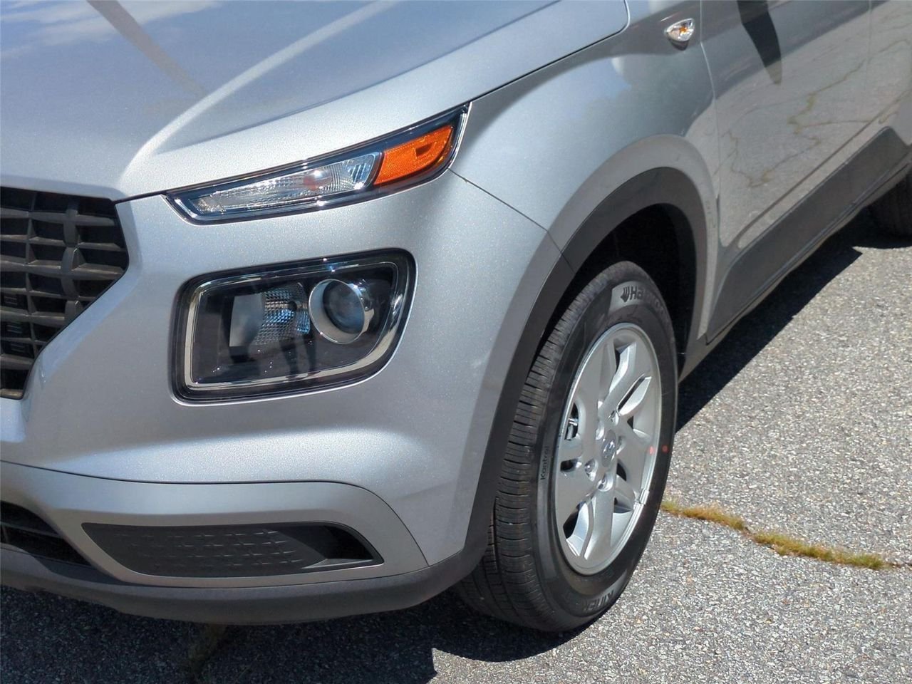 New 2026 Shimmering Silver Hyundai SE image 9