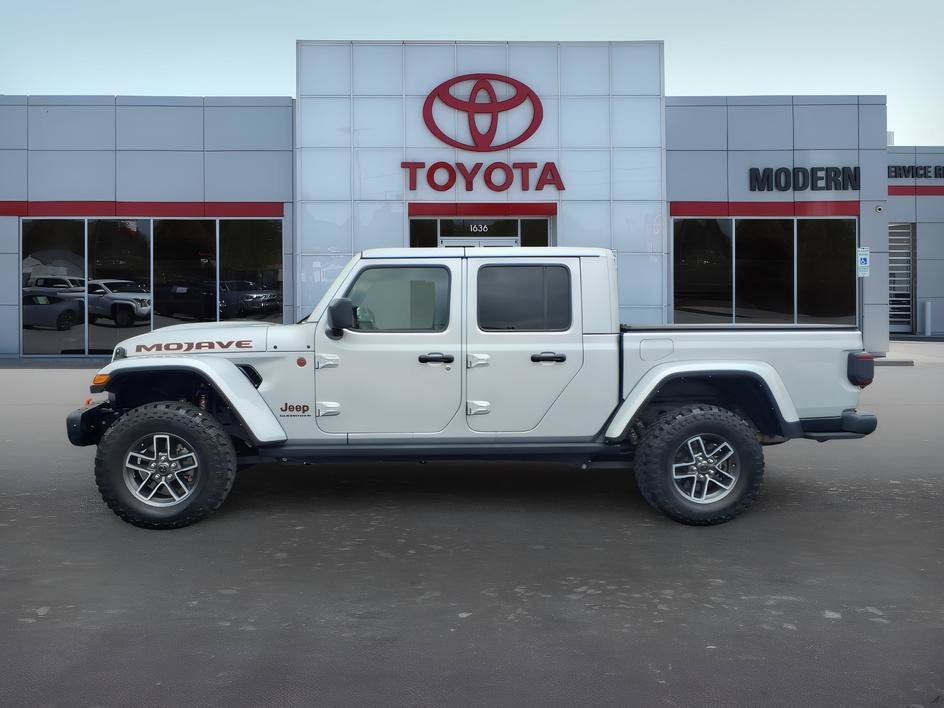 Used 2024 Silver Zynith Clearcoat Jeep Mojave X image 2