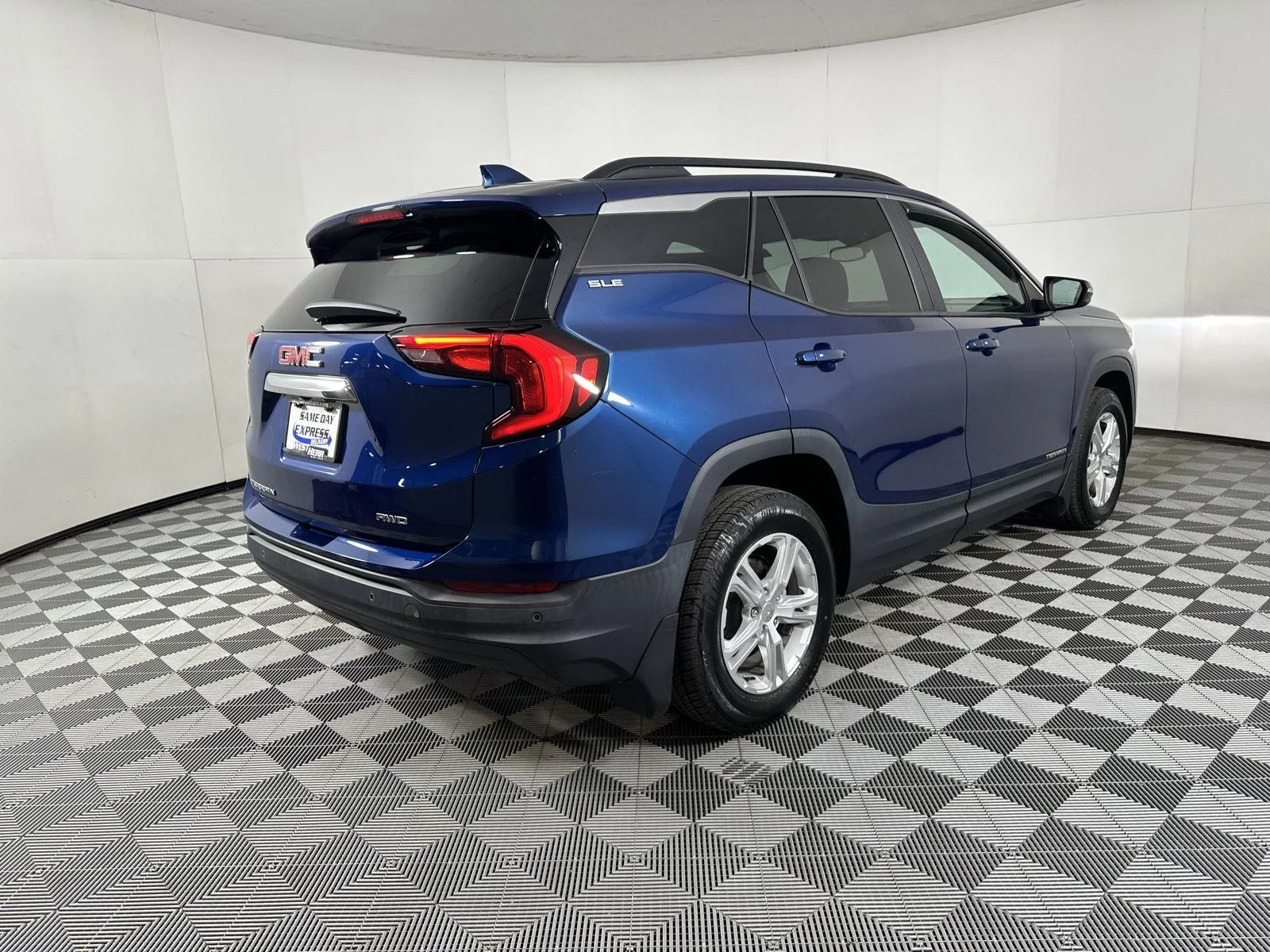 Used 2021 Blue Emerald Metallic GMC SLE image 14