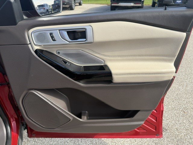 Used 2022 Red Metallic Ford Platinum image 37