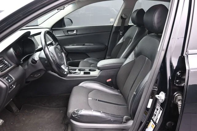 Used 2018 Black Kia S image 7