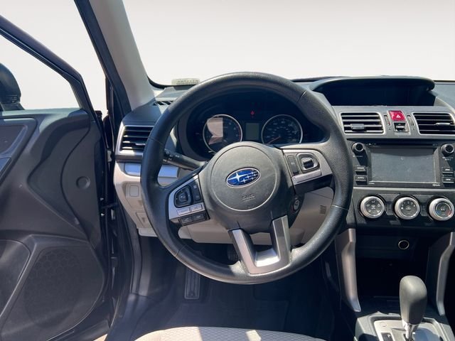Used 2018 Dark Gray Metallic Subaru 2.5i image 12