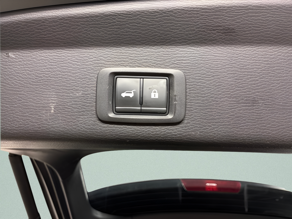 Used 2025  Mitsubishi SE image 38