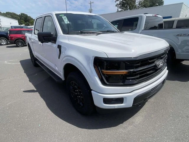 New 2026 Oxford White Ford XLT image 1
