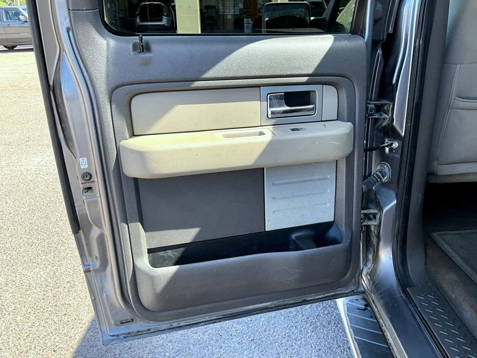 Used 2010 Gray Ford XL image 22