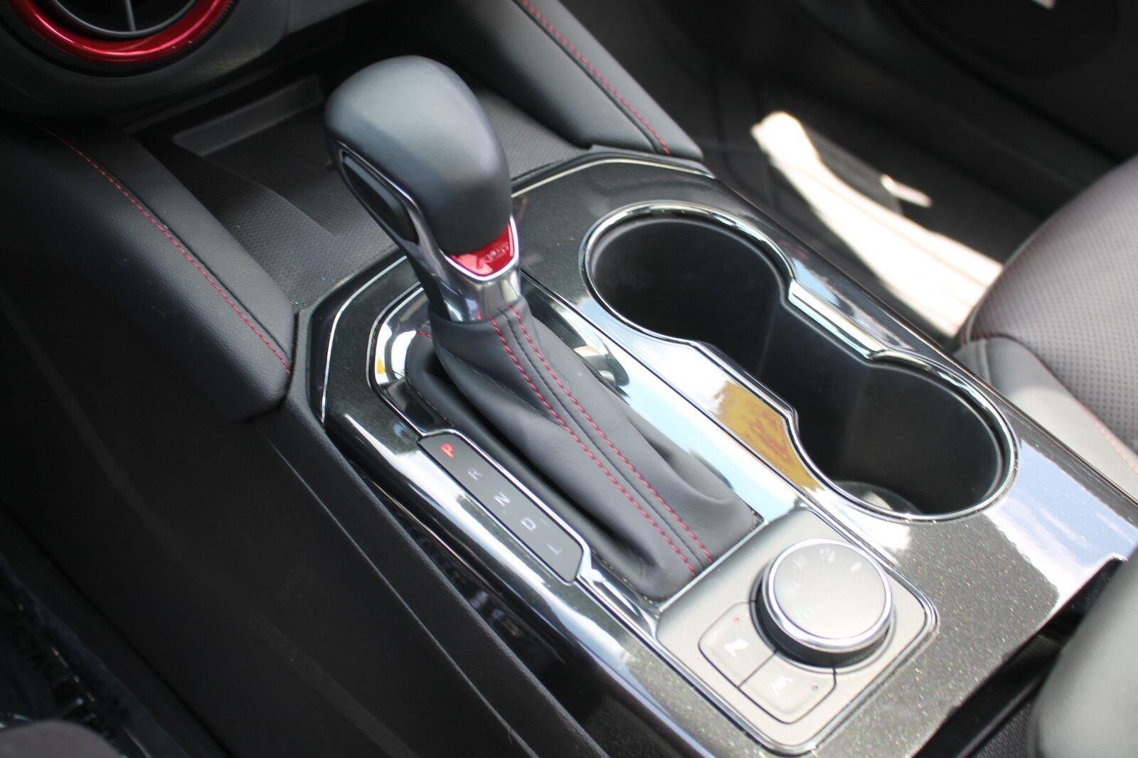 Used 2025 Iridescent Pearl Tricoat Chevrolet RS image 27