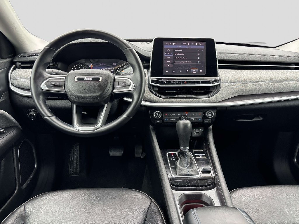 Used 2022 White Jeep Latitude image 13