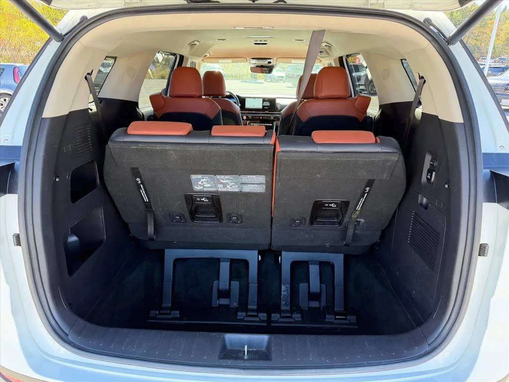 Used 2024 White Kia SX image 29