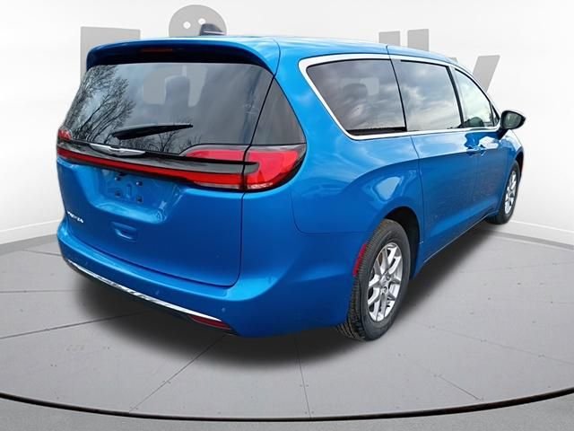 New 2026 Hydro Blue Pearl-Coat Exterior Paint Chrysler Select image 7