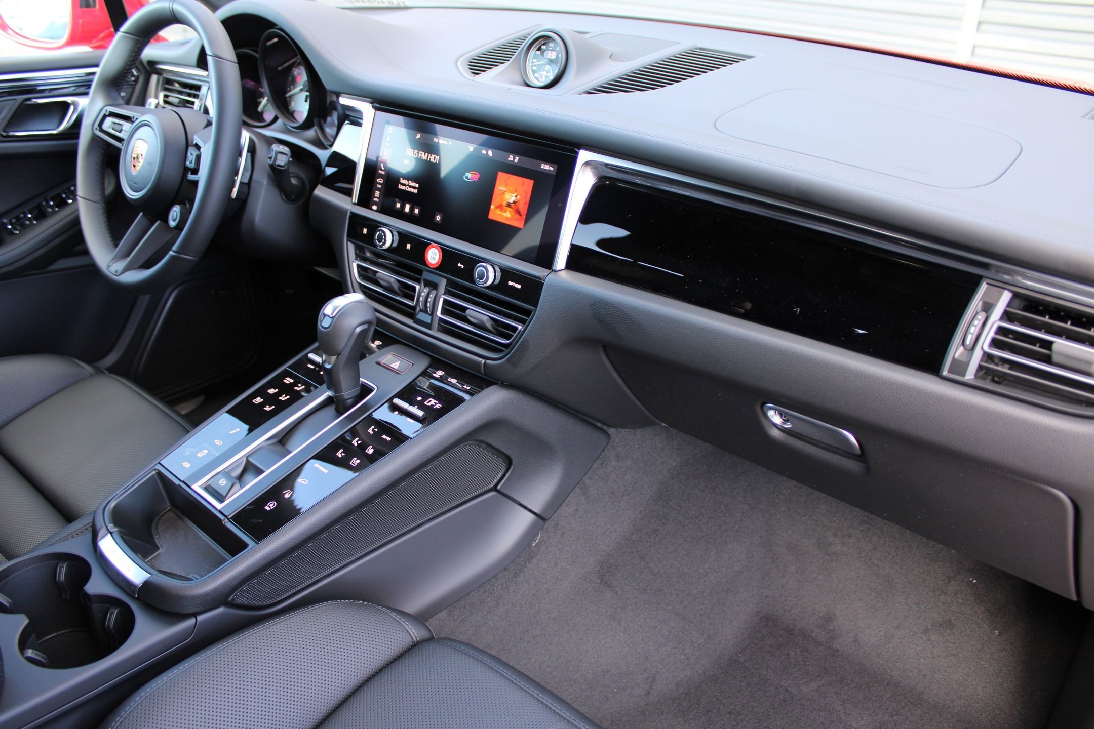 2026 Porsche Macan S - Photo 26