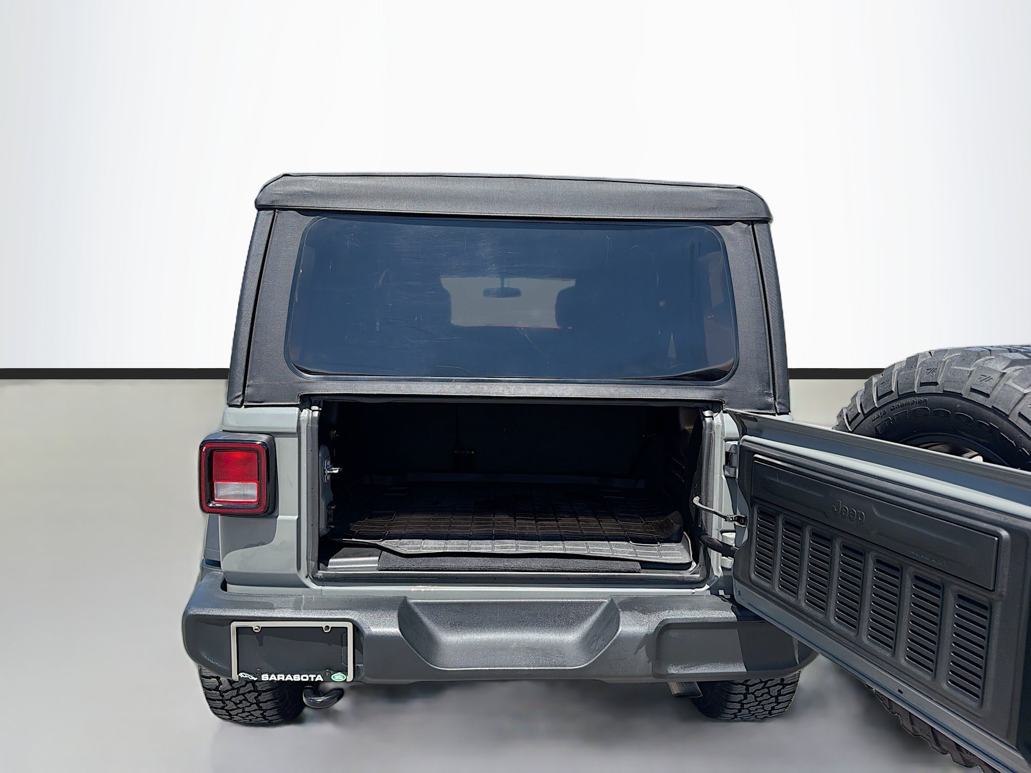 Used 2021 Sting-Gray Clearcoat Jeep Unlimited Willys Sport image 12