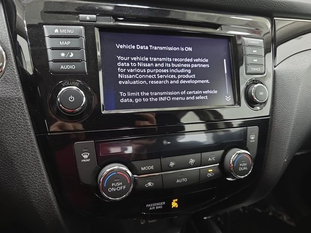 Used 2019 Red Nissan SL image 19