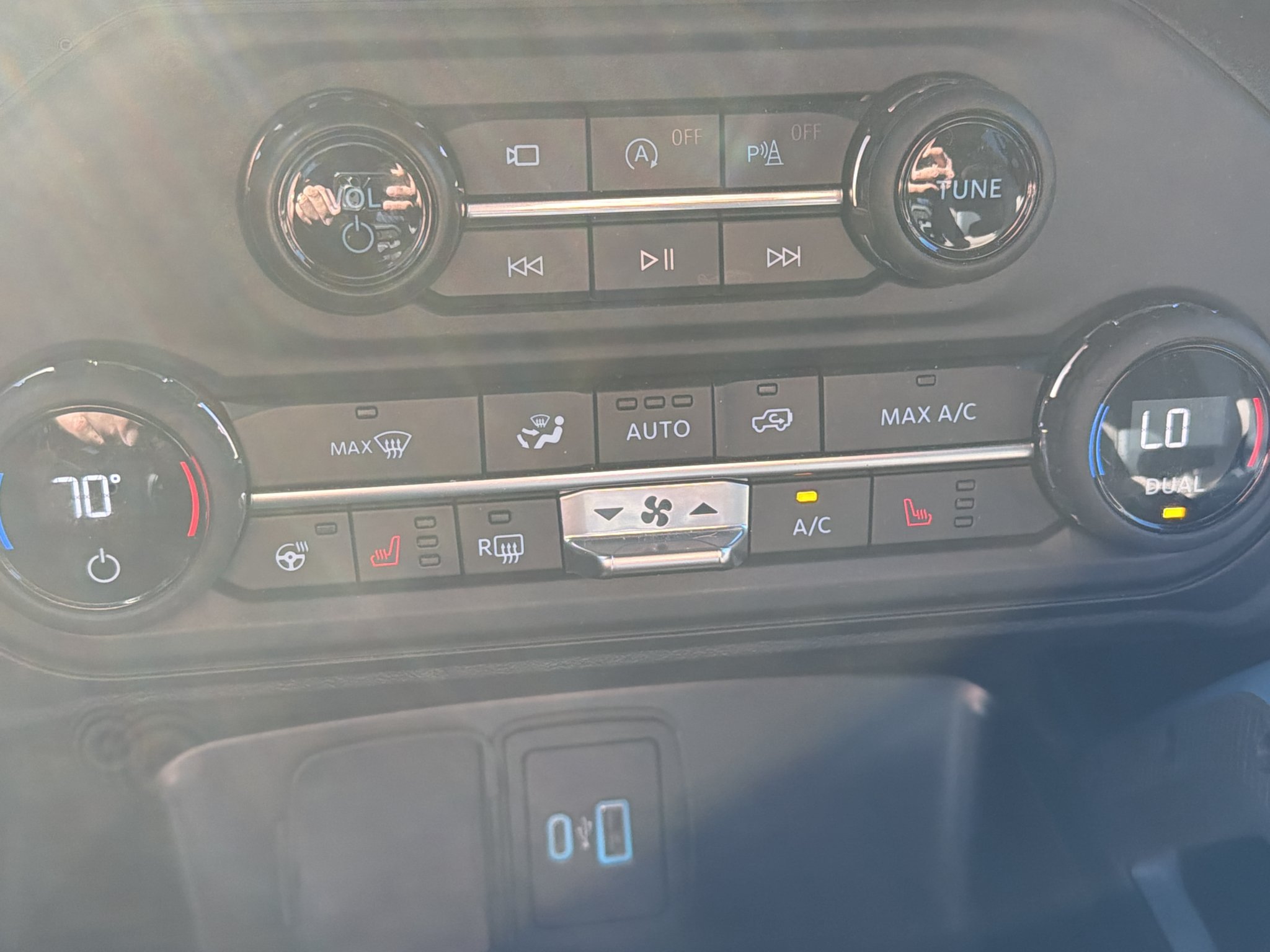 Used 2023 Carbonized Gray Metallic Ford Wildtrak image 18