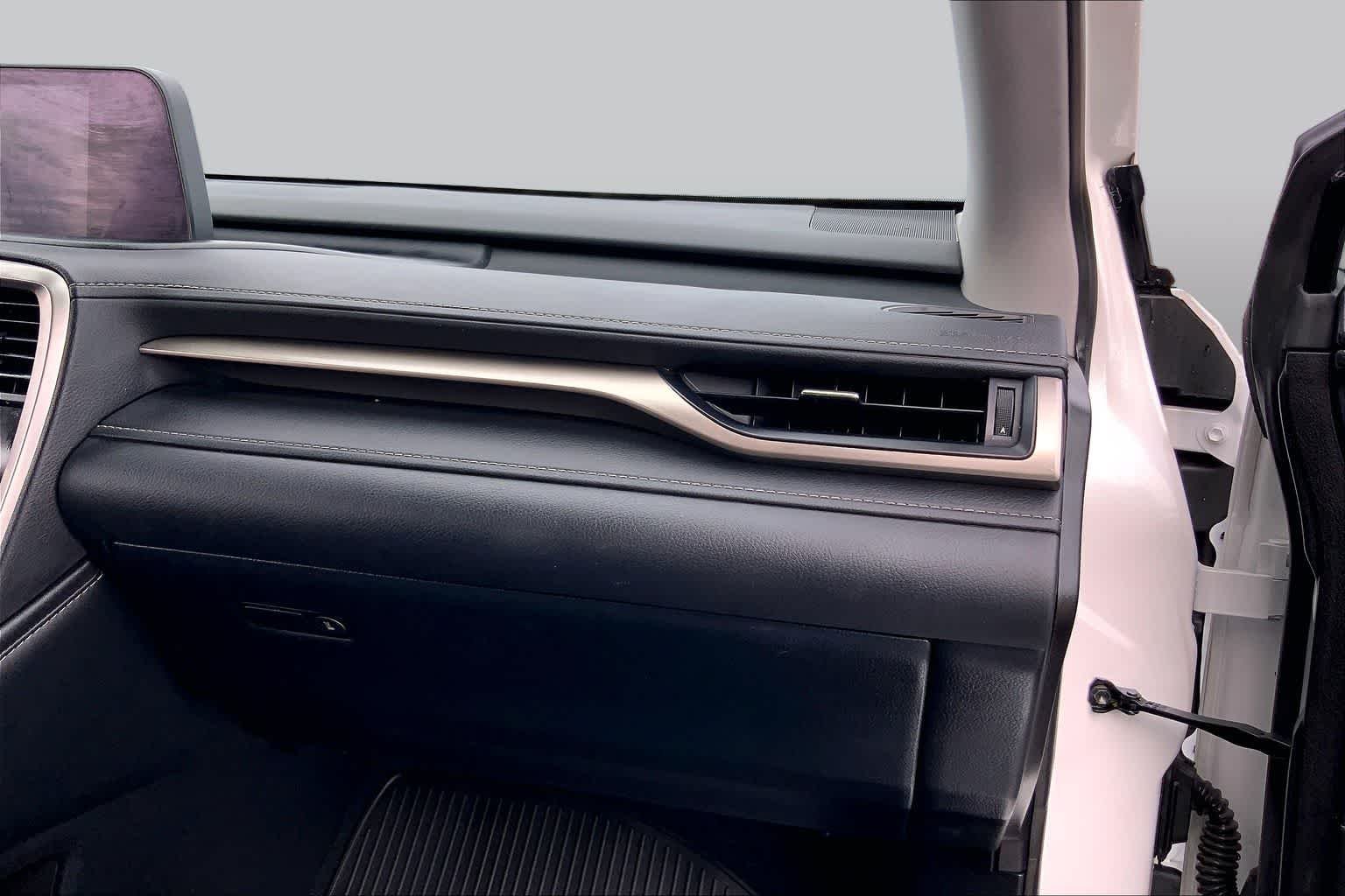 Used 2022 Eminent White Pearl Lexus  image 18