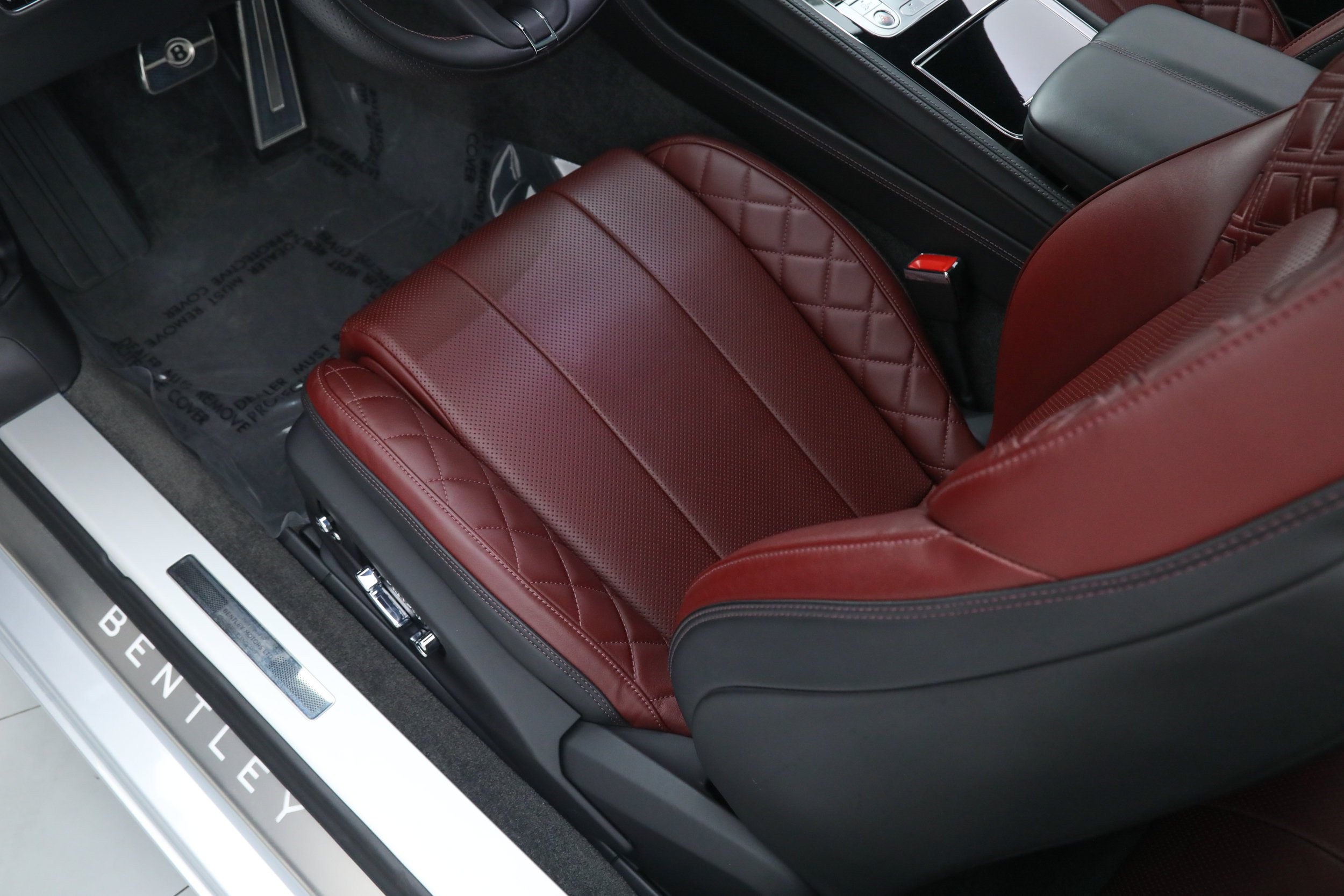 Used 2022 Silver Bentley  image 25
