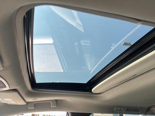 Certified Used 2025 WIND CHILL PEARL Toyota  image 11
