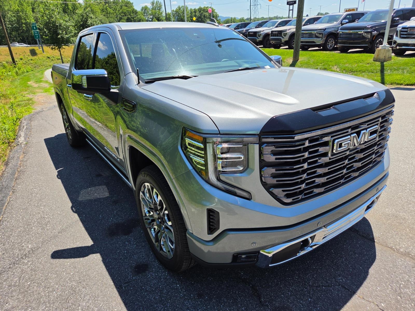 Used 2025 Sterling Metallic GMC Denali Ultimate image 3